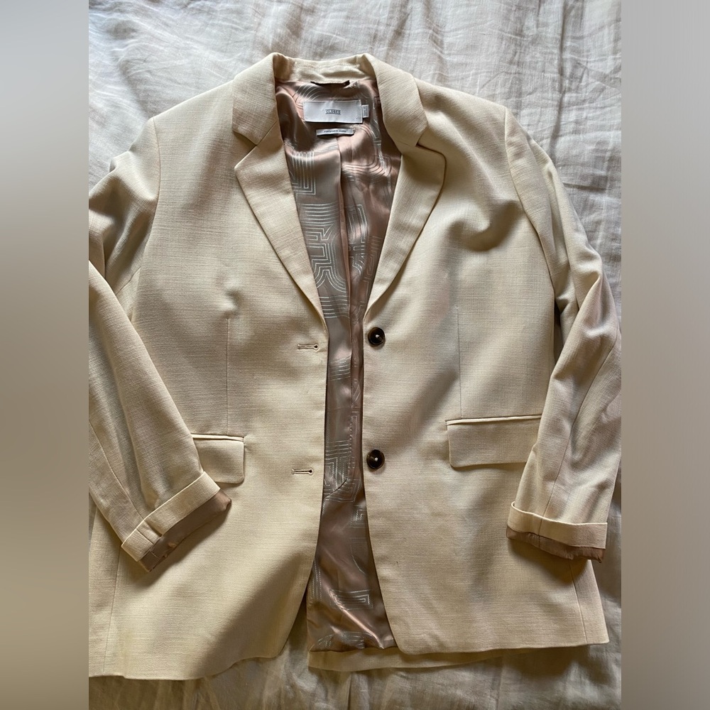Oversized Size 2 Closed Blazer in White, silk lining. Like new, work twice.